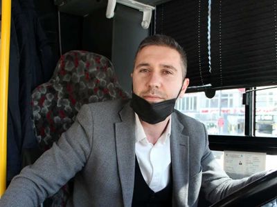 İstanbul'da korkutan saldırı kamerada: Beyoğlu'nda seyir halindeki İETT şoförüne saldırdı