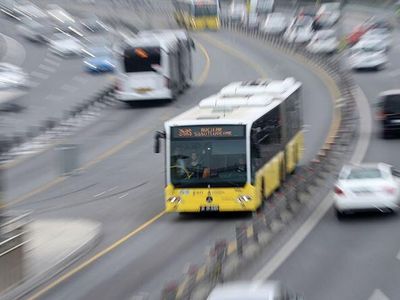 İstanbul'da Metrobüs Hattındaki Çalışma Yoğun Trafiğe Sebep Olacak