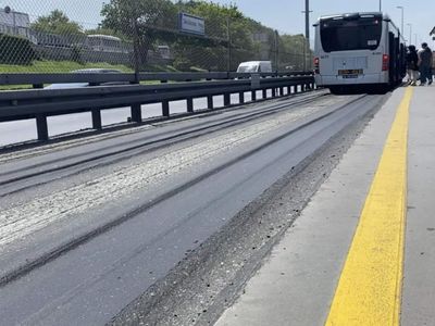 İstanbul’da metrobüs yolu eridi: Vatandaş isyan etti! Memnun değiliz