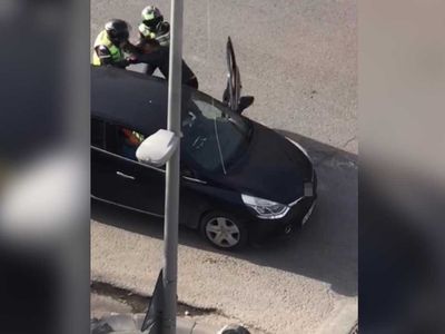 İstanbul'da motosikletli magandalar iş başında! Yol verme yüzünden otomobil sürücüsünü dövdüler: O anlar kameralara yansıdı