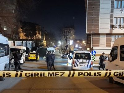 İstanbul'da Silahlı 3 Kişi Taksiciyi Rehin Aldı