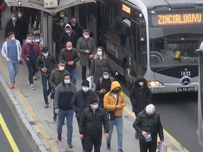 İstanbul’da Toplu Taşımalarda Yoğunluk Yaşandı