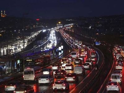 İstanbul’da trafik yoğunluğu haftanın son iş gününde yüzde 80’e çıktı
