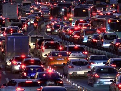 İstanbul'da Trafik Yoğunluğu Yüzde 60'a Ulaştı: Köprüler ve Bağlantı Yolları Durma Noktasında