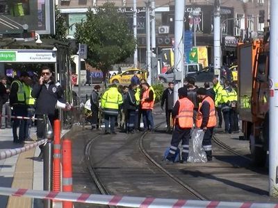 İstanbul’da tramvay raydan çıktı: Felaketin eşiğinden dönüldü