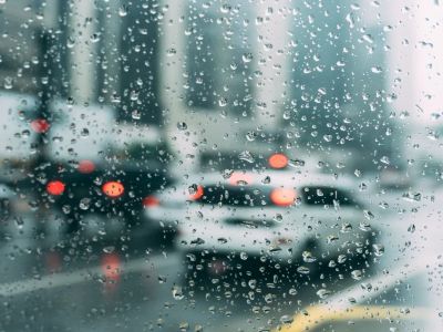 İstanbul'da yağış ve trafik yoğunluğu: Anadolu ve Avrupa yakasında ilerleme durdu!