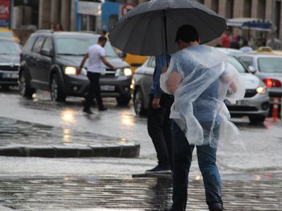 İstanbul’da yağmur başladı: Meteorolojiden peş peşe uyarı geldi