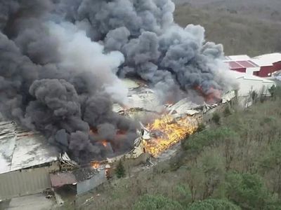 İstanbul'da Yangın: Dev Fabrika Alev Alev Yanıyor!
