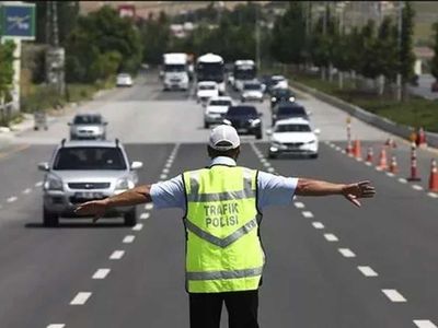 İstanbul'da yarın hangi yollar kapalı? İstanbul Valiliği'nden sürücülere kritik duyuru: Bu yollar Pazar günü kapalı olacak!