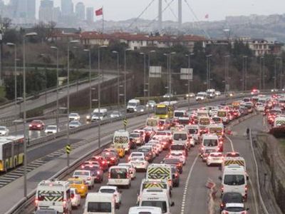 İstanbul'da Yasak Ardından Trafik Yoğunluğu Arttı