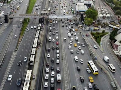 İstanbul'da Yüz Yüze Eğitimin İkinci Haftasında Yoğun Trafik!