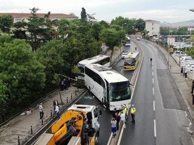 İstanbul'da zincirleme kaza! Ortalık savaş alanına döndü, çok sayıda yaralı var!