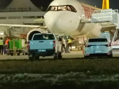 İstanbul'dan kalkan yolcu uçağı Antalya'ya acil iniş yaptı: Sebebi belli oldu