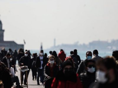 İstanbullu Yasaksız Cumartesi'de Güneşin Tadını Çıkardı