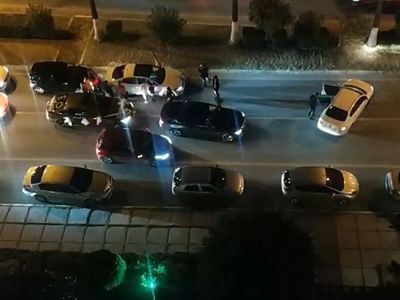 İstanbul'un Göbeğinde Trafiği Kapatıp Yolda Halay Çektiler!