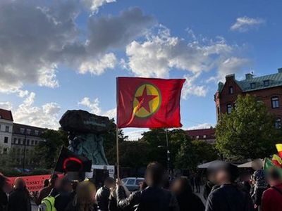 İsveç'te skandal görüntüler! Terör örgütü PKK/YGP sempatizanları Göteborg'da gösteri yapıp, sloganlar attı
