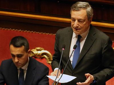 İtalya'da bir devir kapandı! Draghi başbakanlık görevinden istifa etti!