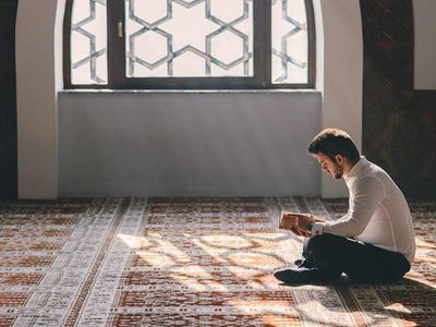 İtikaf ne zaman başlayacak? İtikafta kaç gün kalınır, ne kadar, kaç saat kalınır? İtikafta neler yapılır, neler yapılmaz? 2022 itikaf tarihleri