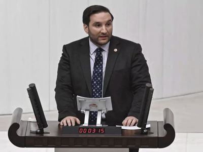 İYİ Parti git gide eriyor: Adana Milletvekili Bilal Bilici istifa etti