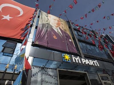 İyi Parti İzmir'de yönetim krizi: İl Başkanı Bezircilioğlu görevden alındı, istifalar ardı ardına geldi