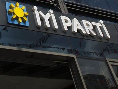 İYİ Parti'den Bir Skandal Daha Geldi! Küfür Eden Lütfü Türkkan Yerine Şehit Ailesini Suçladılar!