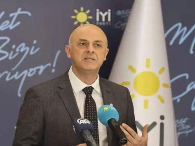 İYİ Parti’nin önemli isimlerinden biriydi: Ümit Özlale kimdir, hangi görevlerde bulundu?