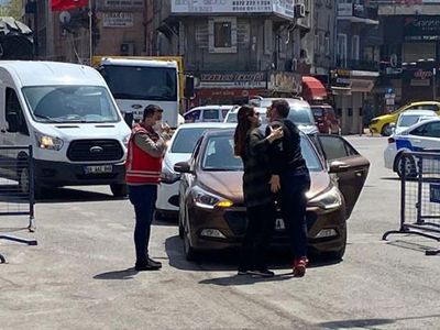 İzin Belgesi Soran Polisin Üzerine Yürüdü