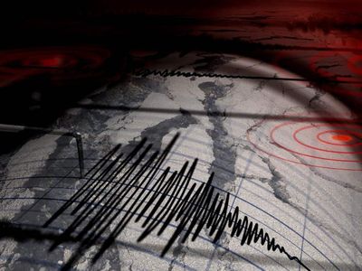 İzmir beşik gibi sallandı: AFAD deprem büyüklüğünü duyurdu