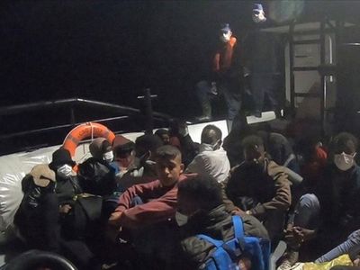 İzmir ve Aydın'da Yunanistan Unsurlarınca Türk Kara Sularına İtilen 128 Sığınmacı Kurtarıldı
