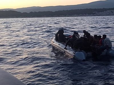 İzmir'de 42 Düzensiz Göçmen Kurtarıldı