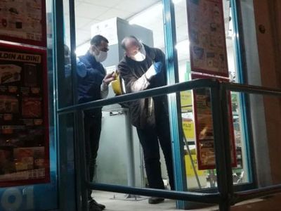 İzmir’de Bir Markette Silahlı Soygun Yapıldı