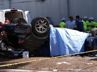 İzmir'de Feci Kaza: Alt Geçide Düşen Otomobilde 3 Kişi Hayatını Kaybetti