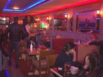 İzmir'de Gece Kulübüne Baskın: 'Adam mı Öldürdük?' Tepkisi