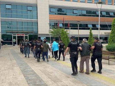 İzmir'de helikopter destekli operasyon: 45 zehir taciri tutuklandı