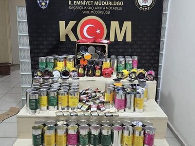 İzmir'de Kaçakçılık Operasyonları: 21 Gözaltı ve Büyük Miktarda Ele Geçirilen Kaçak Ürünler