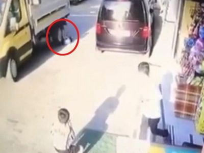 İzmir'de Kamyonet 5 Yaşındaki Çocuğu Ezdi