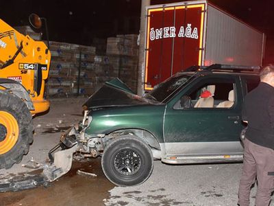 İzmir’de Köpeğe Çarpmamak İçin İş Makinesine Çarptı