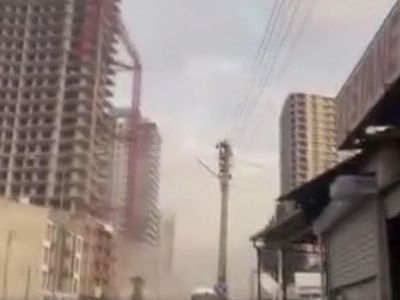 İzmir’de korku dolu anlar: Vinç devrildi çok sayıda ölü ve yaralı var