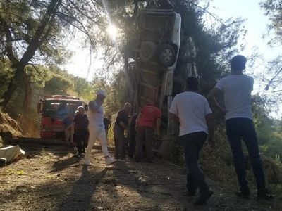 İzmir'de Minibüs Devrildi; 8 Ölü, 11 Yaralı
