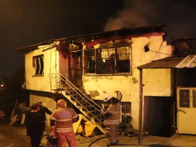 İzmir'de panik: Şarj aletinden çıkan yangın evi küle çevirdi