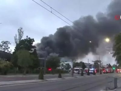 İzmir'de peş peşe yangın çıktı: Fabrikalarda büyük hasar oluştu!