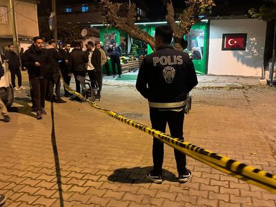 İzmir'de polislere silahlı saldırı