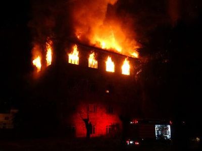 İzmir'de Tarihi Binada Korkutan Yangın