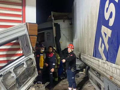 İzmir'de trafik kazası can aldı: 2 kişi hayatını kaybetti