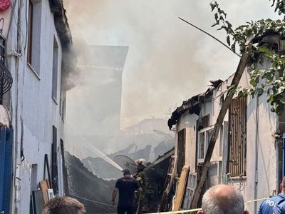 İzmir'de Yangın Kontrol Altına Alındı