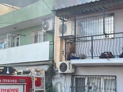 İzmir'de Yangın Paniği: Çevredeki Evler Tehlikede