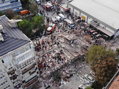 İzmir'deki Deprem Konutlarının Teslimine Başlanacak