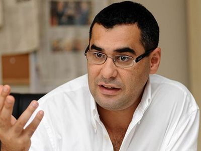 Enver Aysever CHP'li Belediyelere Okuma Yazma Öğretiyor