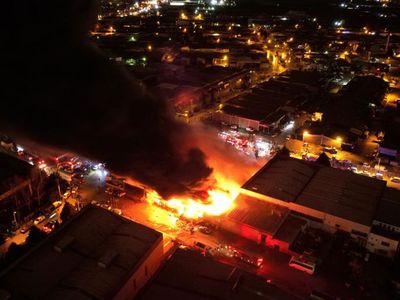 İzmit'de işyerinde çıkan yangın kısa sürede büyüdü! 6 İşyeri daha zarar gördü