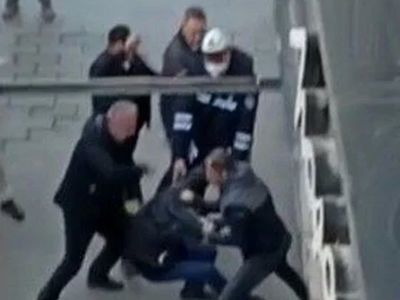 İzmit'te Korkunç Olay: Yanlış Anlaşılınca Tekme Tokat Dayak Yedi!